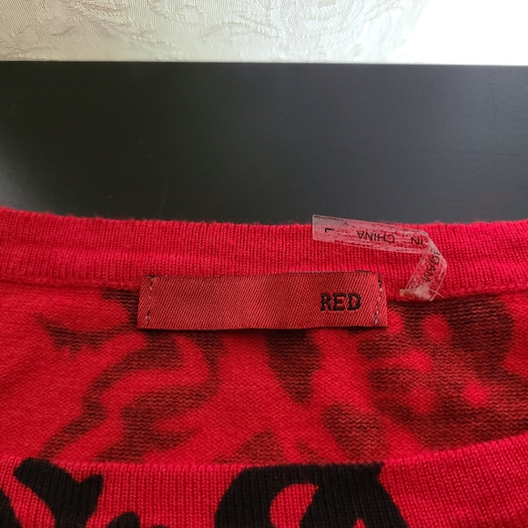 RED...GORGEOUS SWEATER - Picture 4 of 5